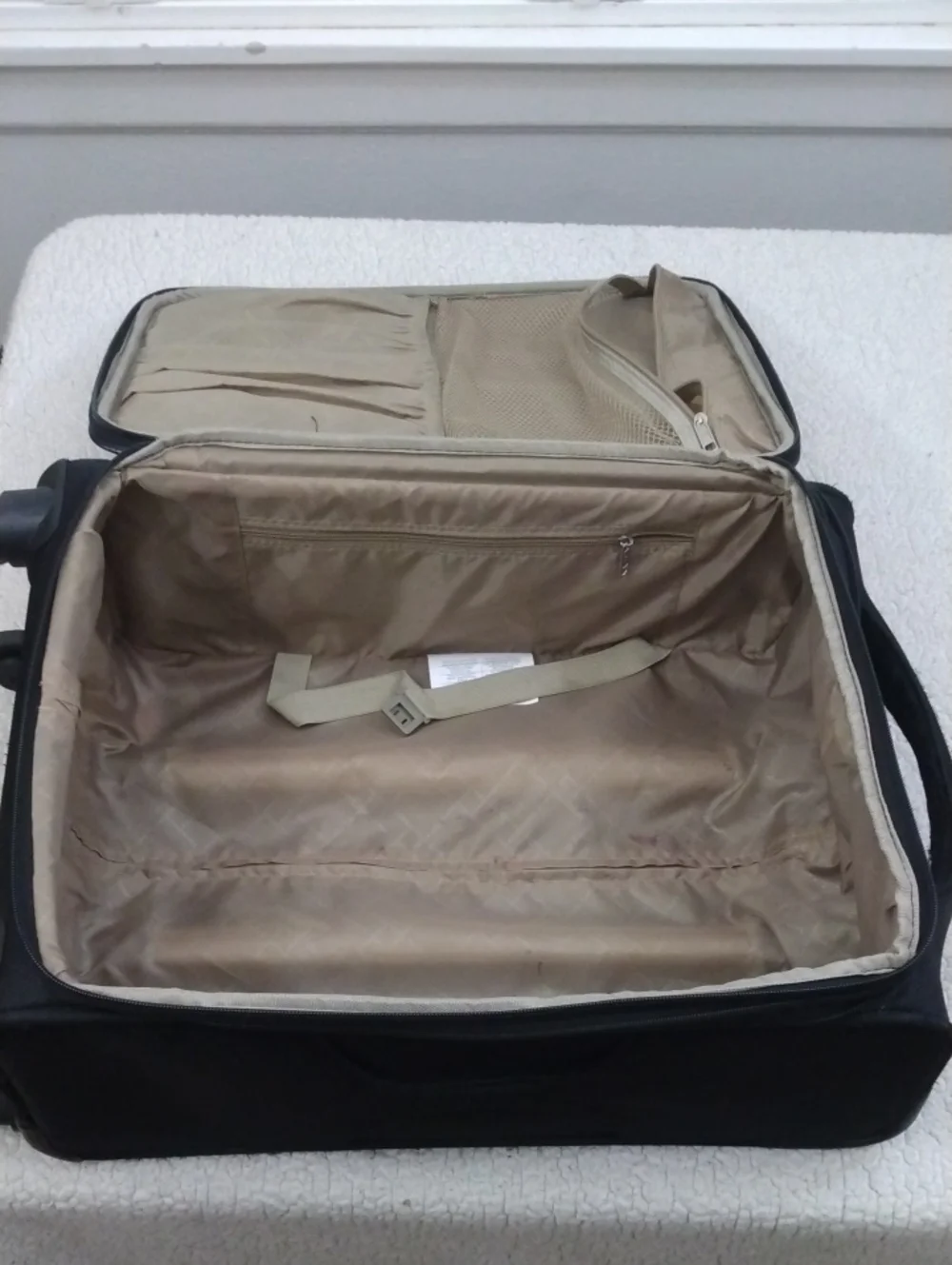 Samsonite Black Swivel Roller Carry On Suitcase
